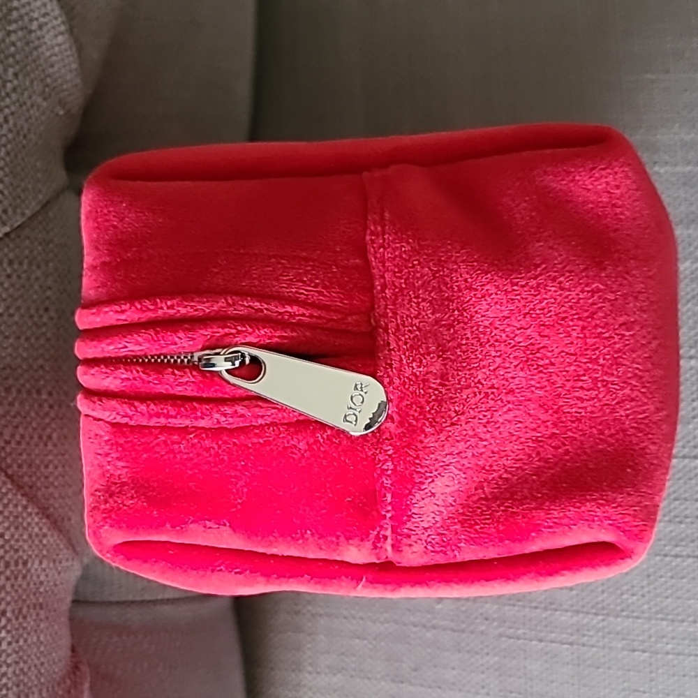 DIOR Beauty - Trousse Pouch in red velvet - Picture 2 of 9
